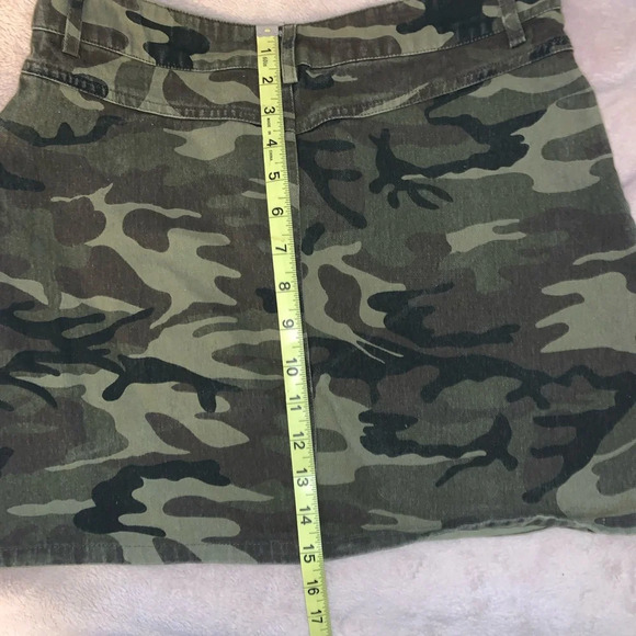 Forever 21 camo mini skirt - Picture 5 of 6